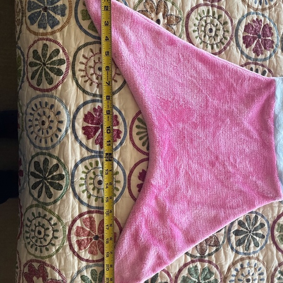 Kids Mermaid Tail Fleece Blanket - Picture 4 of 5